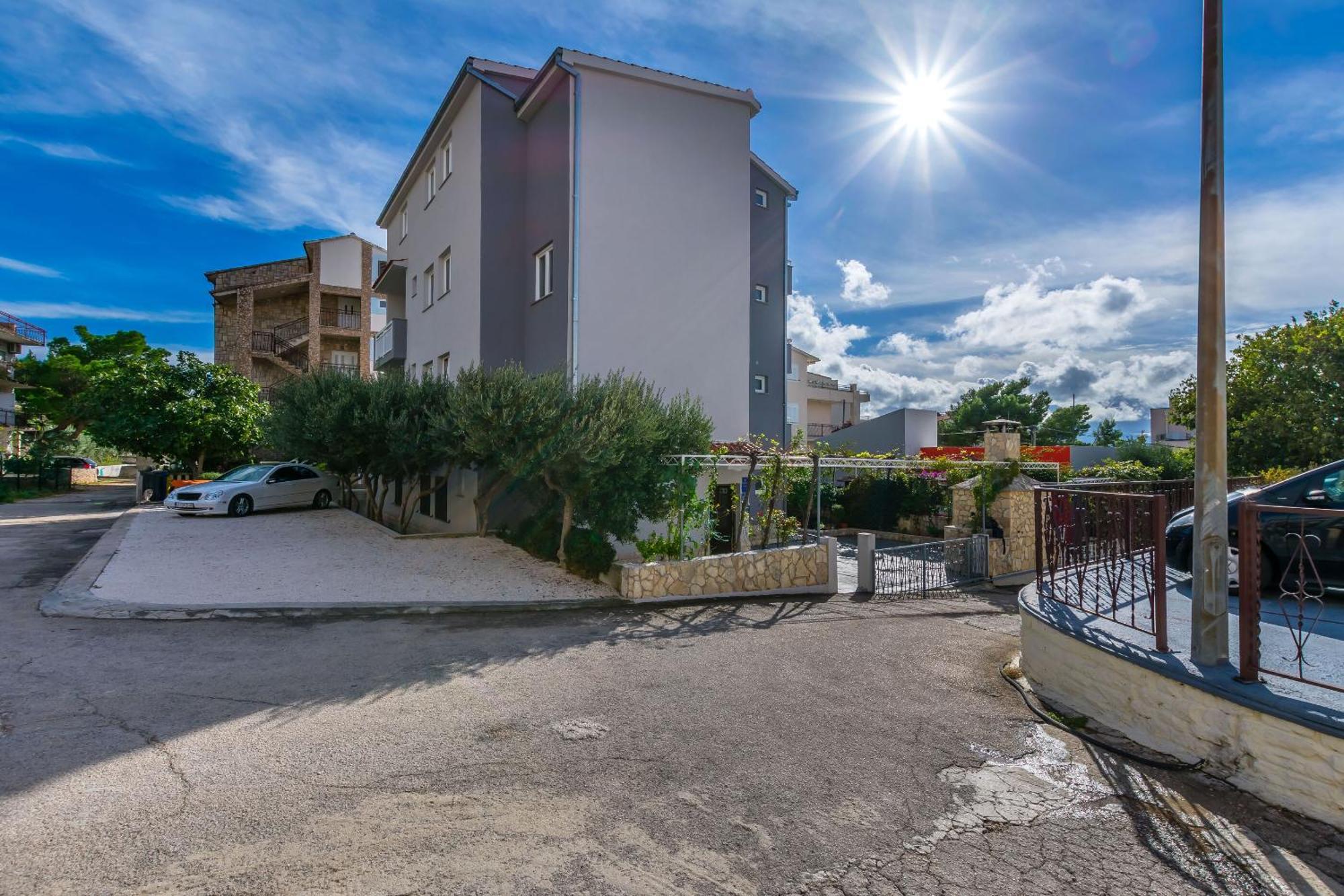 Apartments Kristina Оміш Екстер'єр фото