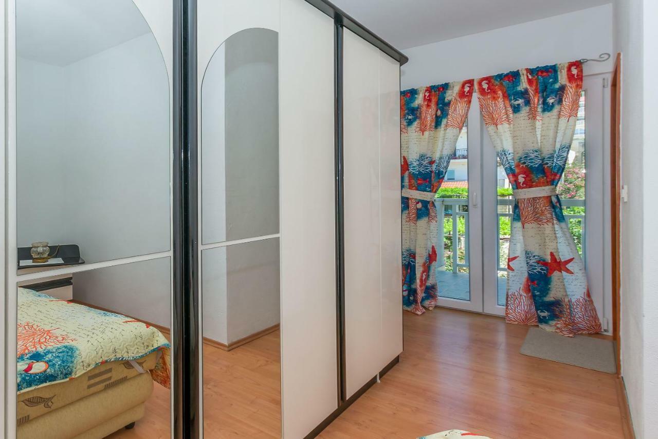 Apartments Kristina Оміш Екстер'єр фото
